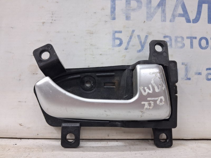 Ручка двери внутренняя правая Kia Sportage 2010-2016 SL 1.7 diesel D4FD 826203U000 Б/У