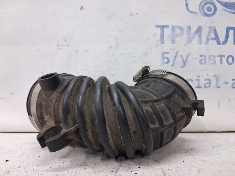 Патрубок воздушного фильтра Suzuki SX4 2006-2014 1 2.0 Бензин J20A 1388180J00 Б/У