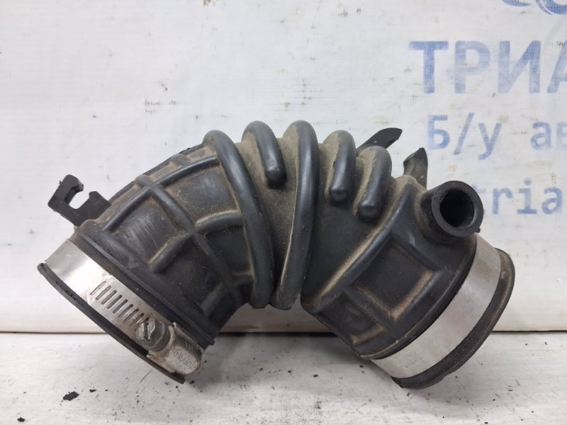 Патрубок воздушного фильтра Suzuki SX4 1 2.0 Бензин J20A