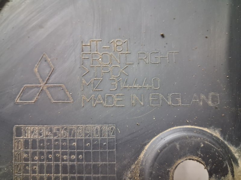 Брызговик передний правый ASX 2010- GA 1.8 Diesel 4N13