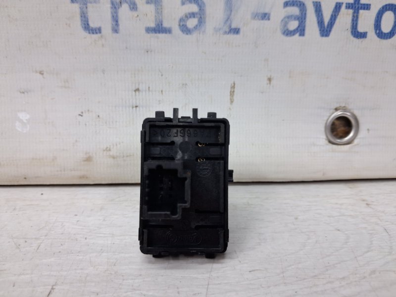 Кнопка стеклоподъемника Renault Megane 3 1.5 Diesel K9K Кнопка стеклоподъемника Renault Megane 3 1.5 Diesel K9K