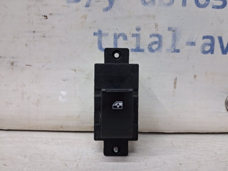 Запчасть кнопка стеклоподъемника Chevrolet Captiva 2006-2018 C140 2.2 diesel Z22D1 202005438 Б/У Кнопка стеклоподъемника Chevrolet Captiva 2006-2018 C140 2.2 diesel Z22D1 202005438 Б/У