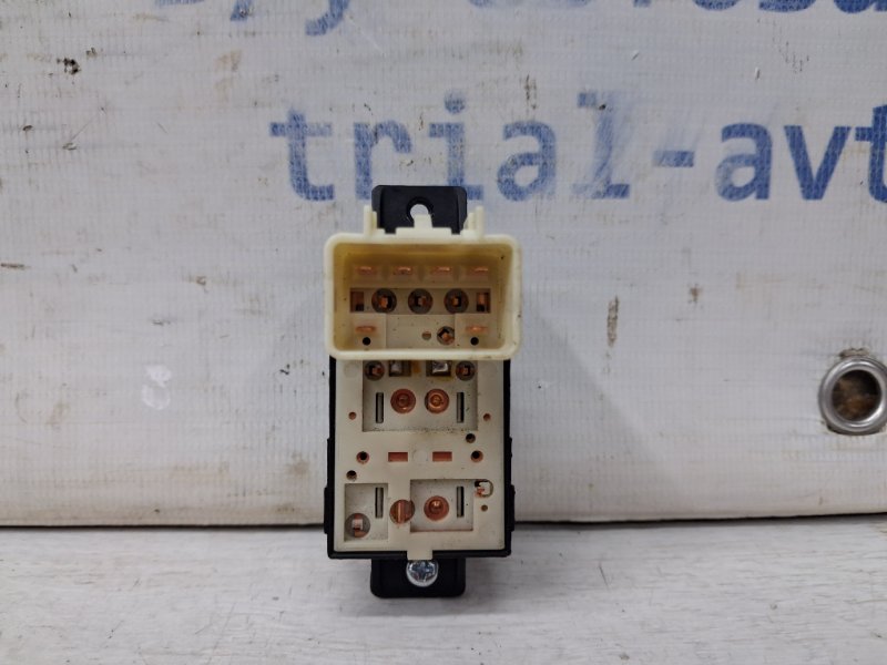 Кнопка стеклоподъемника Chevrolet Captiva C140 2.2 diesel Z22D1 Кнопка стеклоподъемника Chevrolet Captiva C140 2.2 diesel Z22D1