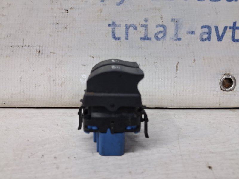 Блок управления стеклоподъемниками Duster 2010-2017 HS 1.5 Diesel K9K Блок управления стеклоподъемниками Duster 2010-2017 HS 1.5 Diesel K9K