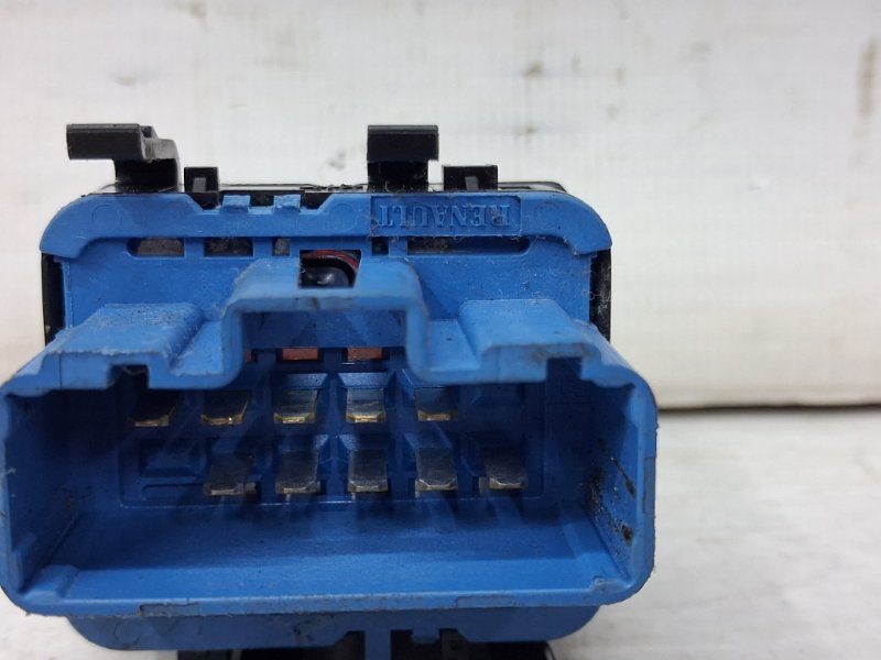 Блок управления стеклоподъемниками Duster 2010-2017 HS 1.5 Diesel K9K Блок управления стеклоподъемниками Duster 2010-2017 HS 1.5 Diesel K9K