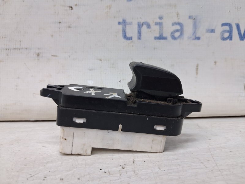 Запчасть кнопка стеклоподъемника Mazda CX 7 2006-2012 ER 2.3 бензин L3VDT EH1566380 Б/У Кнопка стеклоподъемника Mazda CX 7 2006-2012 ER 2.3 бензин L3VDT EH1566380 Б/У