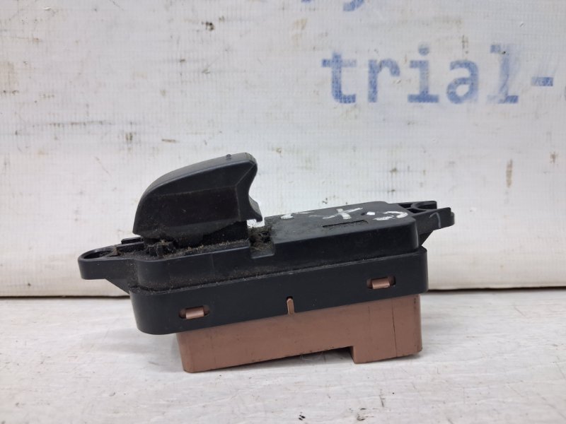 Запчасть кнопка стеклоподъемника Mazda CX 7 2006-2012 ER 2.3 бензин L3VDT EH1566380 Б/У Кнопка стеклоподъемника Mazda CX 7 2006-2012 ER 2.3 бензин L3VDT EH1566380 Б/У