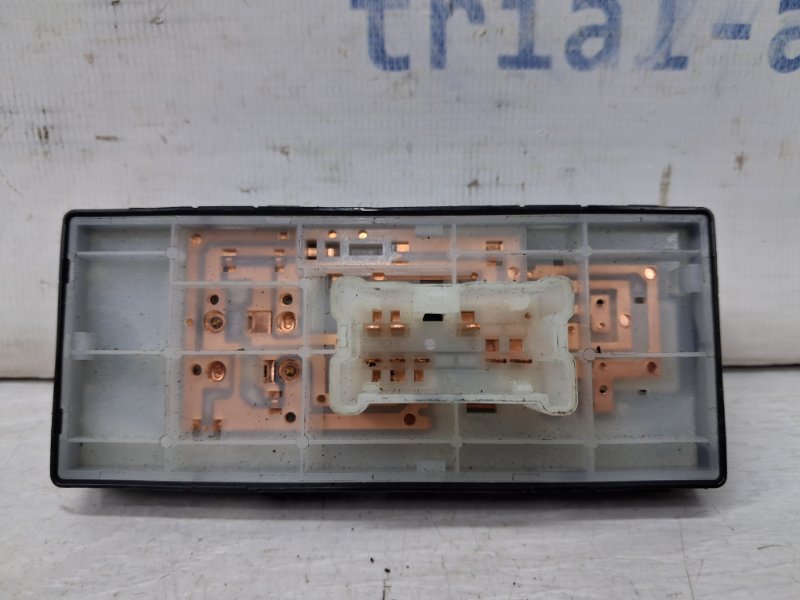 Кнопка стеклоподъемника передняя Nissan Qashqai J11 1.2 Бензин HRA2DDT Кнопка стеклоподъемника передняя Nissan Qashqai J11 1.2 Бензин HRA2DDT