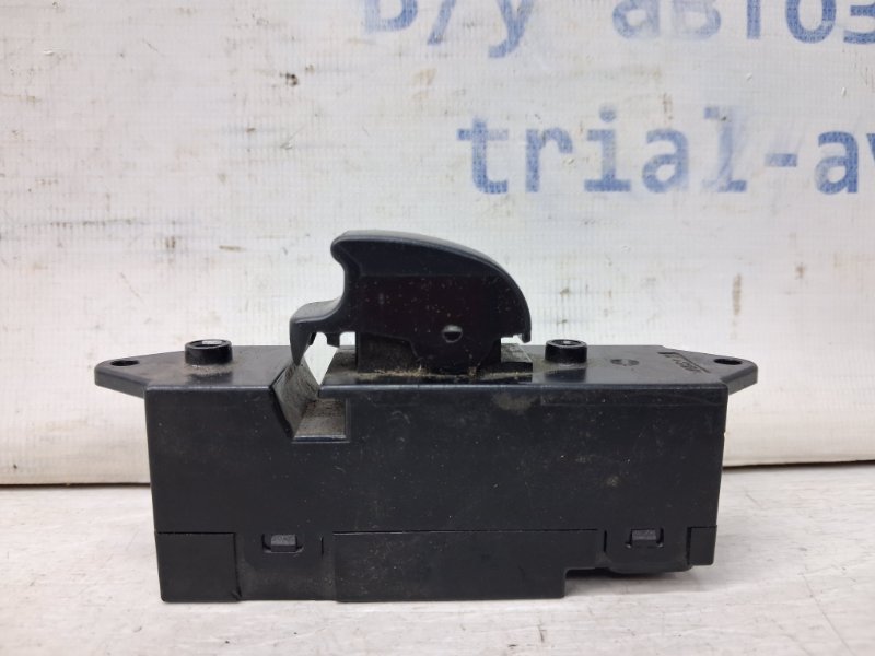 Запчасть кнопка стеклоподъемника Mitsubishi Pajero Wagon 2006-2022 4 3.2 Дизель 4M41 Б/У Кнопка стеклоподъемника Mitsubishi Pajero Wagon 2006-2022 4 3.2 Дизель 4M41 Б/У