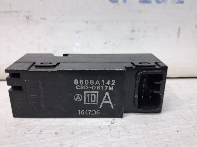 Кнопка стеклоподъемника Mitsubishi Pajero Wagon 4 3.2 Дизель 4M41 Кнопка стеклоподъемника Mitsubishi Pajero Wagon 4 3.2 Дизель 4M41