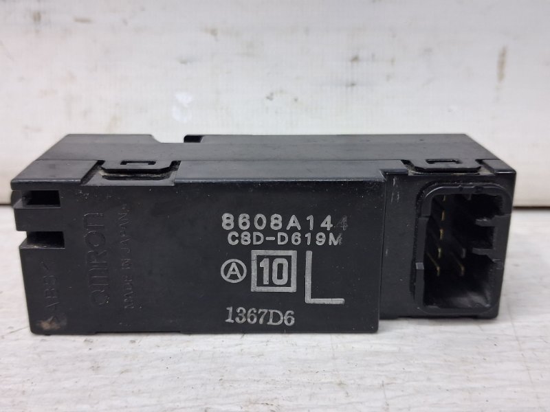 Кнопка стеклоподъемника Mitsubishi Pajero Wagon 4 3.2 Дизель 4M41 Кнопка стеклоподъемника Mitsubishi Pajero Wagon 4 3.2 Дизель 4M41