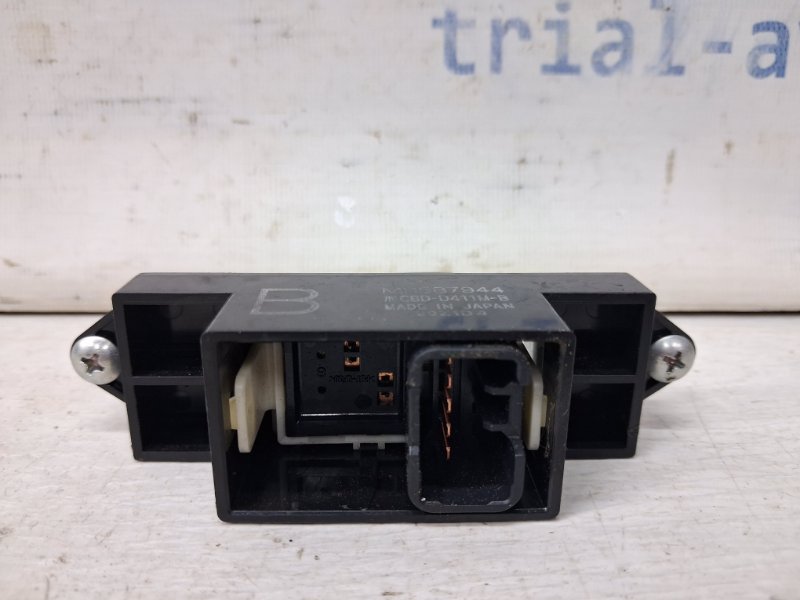 Кнопка стеклоподъемника Mitsubishi ASX GA 1.8 Diesel 4N13