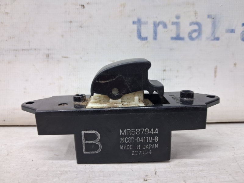 Кнопка стеклоподъемника Mitsubishi ASX 2010- GA 1.8 Diesel 4N13 MR587944 Б/У