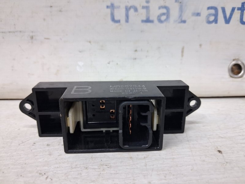 Кнопка стеклоподъемника Mitsubishi ASX GA 1.8 Diesel 4N13