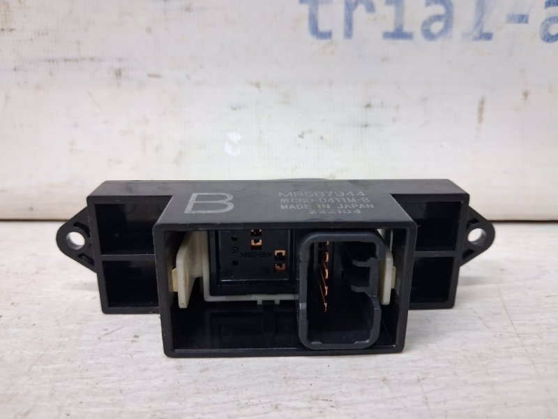 Кнопка стеклоподъемника Mitsubishi ASX GA 1.8 Diesel 4N13