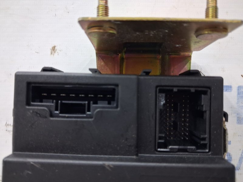 Блок комфорта Nissan Pathfinder R51 2.5 Diesel YD25DDTI Блок комфорта Nissan Pathfinder R51 2.5 Diesel YD25DDTI