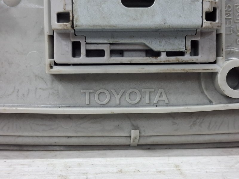 Плафон задний Toyota Auris E150 1.6 бензин 1ZRFAE