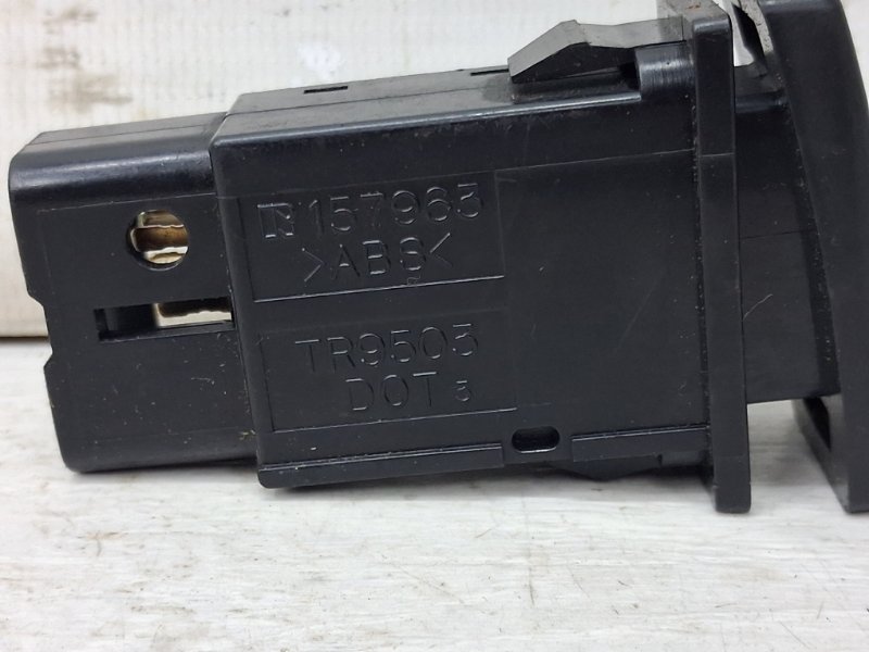 Кнопка аварийки Toyota Avensis T25 1.8 бензин 1ZZFE