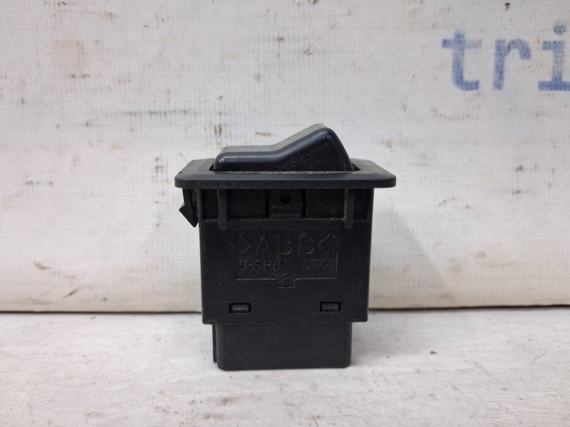 Кнопка противотуманок Mitsubishi Pajero Sport K9 3.0 бензин 6G72 Кнопка противотуманок Mitsubishi Pajero Sport K9 3.0 бензин 6G72