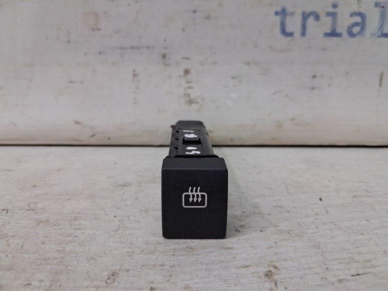 Запчасть кнопка подогрева Kia Sorento 2002-2011 BL 2.5 diesel D4CB 621W05010 Б/У Кнопка подогрева Kia Sorento 2002-2011 BL 2.5 diesel D4CB 621W05010 Б/У