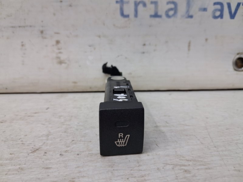 Запчасть кнопка подогрева Kia Sorento 2002-2011 BL 2.5 diesel D4CB 937503E000 Б/У Кнопка подогрева Kia Sorento 2002-2011 BL 2.5 diesel D4CB 937503E000 Б/У