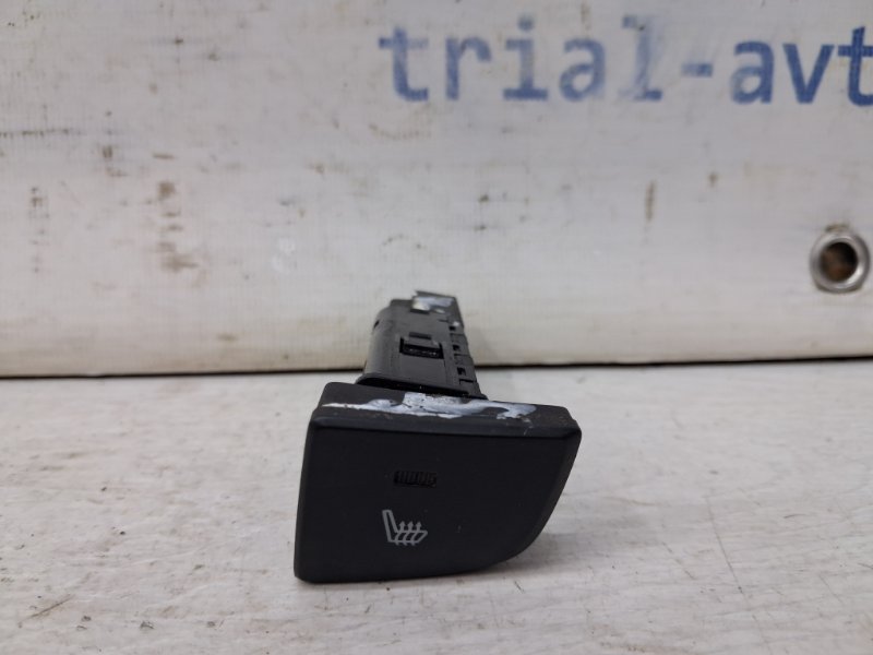 Запчасть кнопка подогрева Chevrolet Captiva 2006-2018 C140 2.2 diesel Z22D1 299107638 Б/У Кнопка подогрева Chevrolet Captiva 2006-2018 C140 2.2 diesel Z22D1 299107638 Б/У