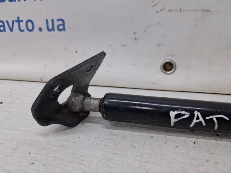 Амортизатор крышки багажника Nissan Pathfinder R51 2.5 Diesel YD25DDTI Амортизатор крышки багажника Nissan Pathfinder R51 2.5 Diesel YD25DDTI