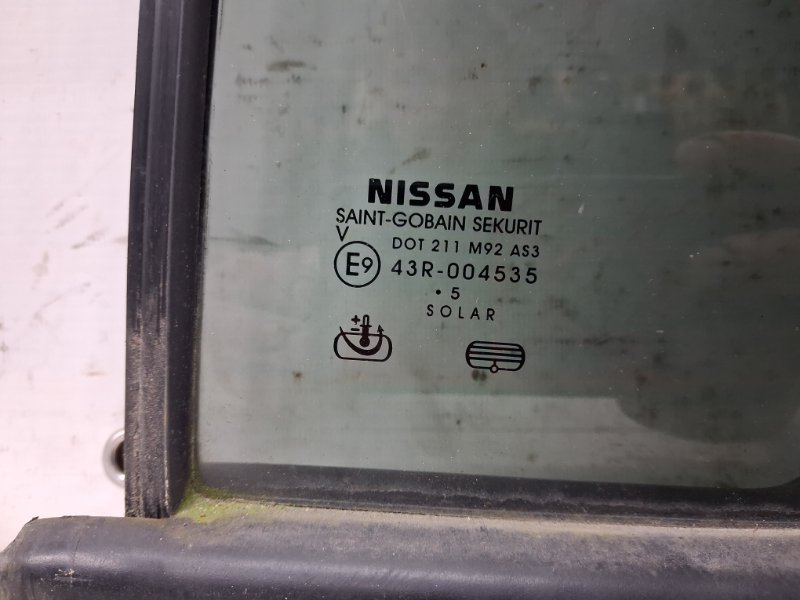 Стекло двери задней левой (форточка) Pathfinder 2004-2014 R51 2.5 Diesel YD25DDTI Стекло двери задней левой (форточка) Pathfinder 2004-2014 R51 2.5 Diesel YD25DDTI