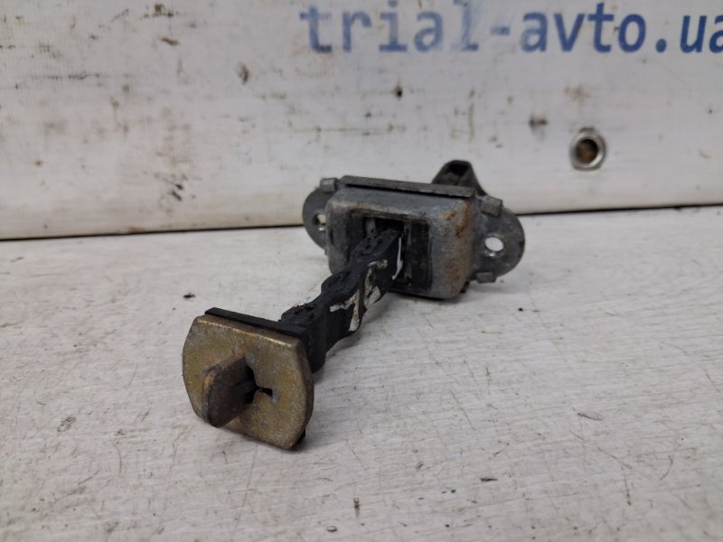 Ограничитель двери задний левый Nissan Pathfinder R51 2.5 Diesel YD25DDTI Ограничитель двери задний левый Nissan Pathfinder R51 2.5 Diesel YD25DDTI