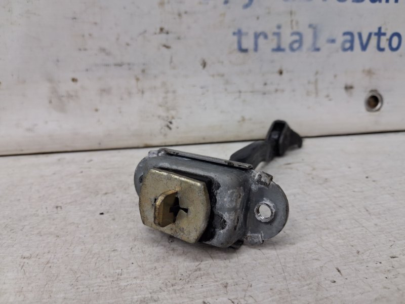 Ограничитель двери передний правый Nissan Pathfinder R51 2.5 Diesel YD25DDTI Ограничитель двери передний правый Nissan Pathfinder R51 2.5 Diesel YD25DDTI