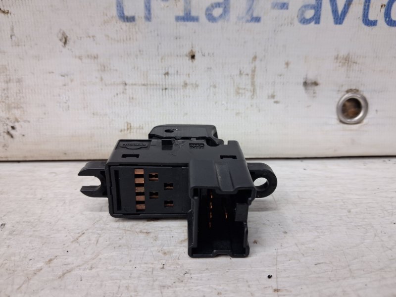 Кнопка стеклоподъемника Pathfinder 2004-2014 R51 2.5 Diesel YD25DDTI Кнопка стеклоподъемника Pathfinder 2004-2014 R51 2.5 Diesel YD25DDTI