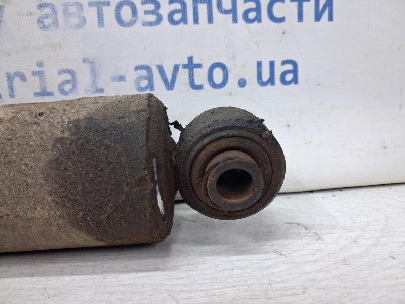 Амортизатор задний Nissan Pathfinder R51 2.5 Diesel YD25DDTI Амортизатор задний Nissan Pathfinder R51 2.5 Diesel YD25DDTI