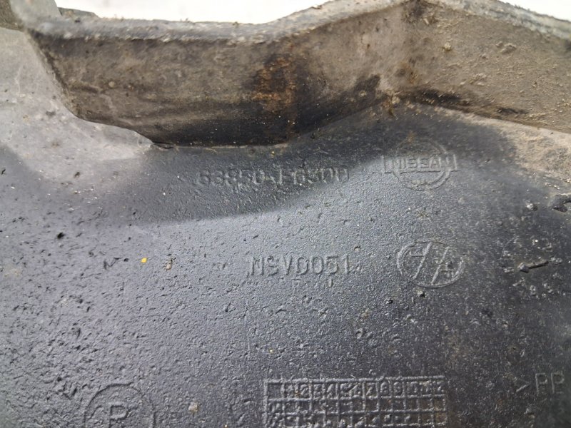 Брызговик передний правый Pathfinder 2004-2014 R51 2.5 Diesel YD25DDTI