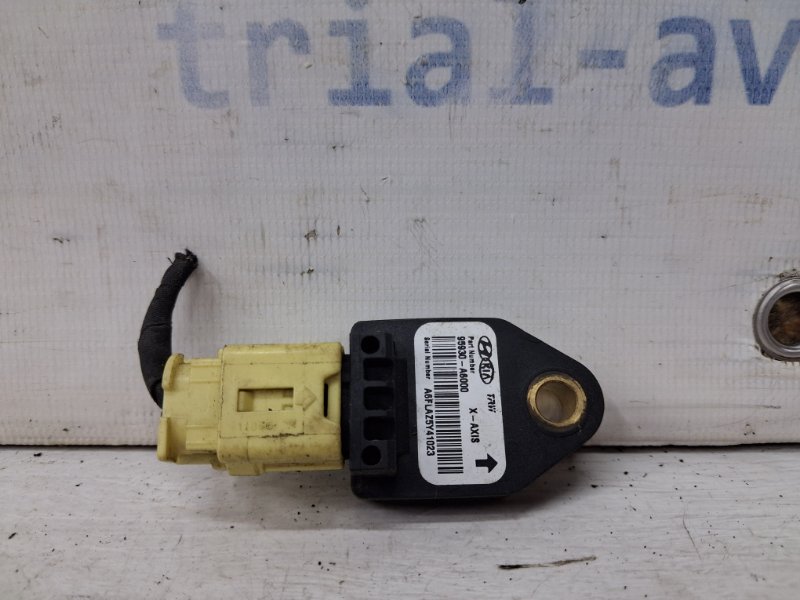 Датчик удара (AIRBAG) Kia Ceed 2012-2018 JD 1.6 diesel D4FB 95930A6000 Б/У