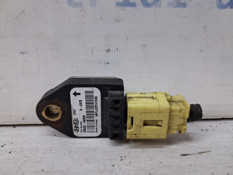 Датчик удара (AIRBAG) Kia Ceed 2012-2018 JD 1.6 diesel D4FB 95930A6000 Б/У