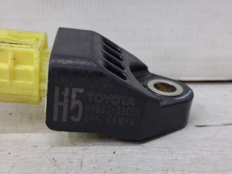 Датчик удара (AIRBAG) Toyota RAV 4 A40 2.2 diesel 2ADFTV Датчик удара (AIRBAG) Toyota RAV 4 A40 2.2 diesel 2ADFTV