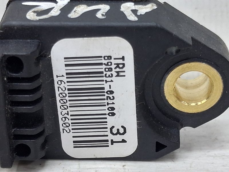 Датчик удара (AIRBAG) Toyota Auris E150 1.6 бензин 1ZRFAE