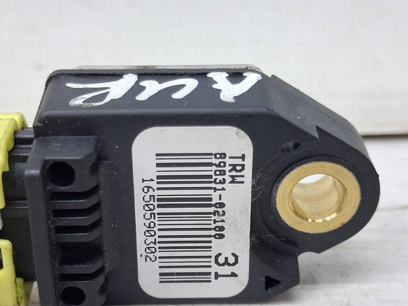 Датчик удара (AIRBAG) Toyota Auris E150 1.6 бензин 1ZRFAE
