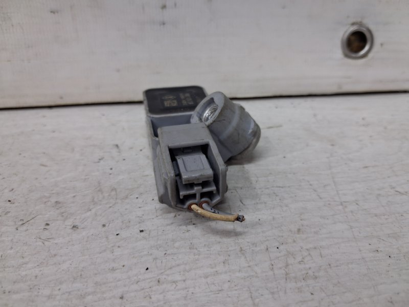 Датчик удара (AIRBAG) Qashqai 2013-2022 J11 1.2 Бензин HRA2DDT Датчик удара (AIRBAG) Qashqai 2013-2022 J11 1.2 Бензин HRA2DDT