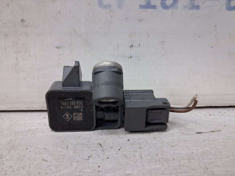 Запчасть датчик удара (airbag) Nissan Qashqai 2013-2022 J11 1.2 Бензин HRA2DDT 988300005R Б/У Датчик удара (AIRBAG) Nissan Qashqai 2013-2022 J11 1.2 Бензин HRA2DDT 988300005R Б/У