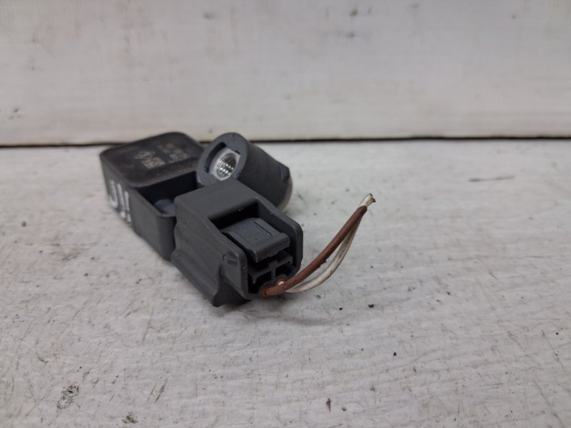 Датчик удара (AIRBAG) Qashqai 2013-2022 J11 1.2 Бензин HRA2DDT Датчик удара (AIRBAG) Qashqai 2013-2022 J11 1.2 Бензин HRA2DDT