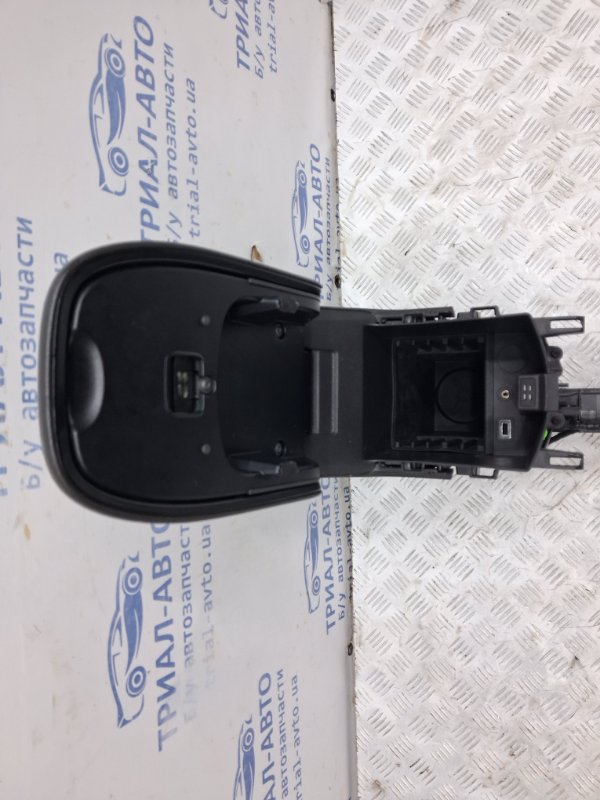 Подлокотник Kuga 2011-2019 CBS 2.0 diesel Подлокотник Kuga 2011-2019 CBS 2.0 diesel