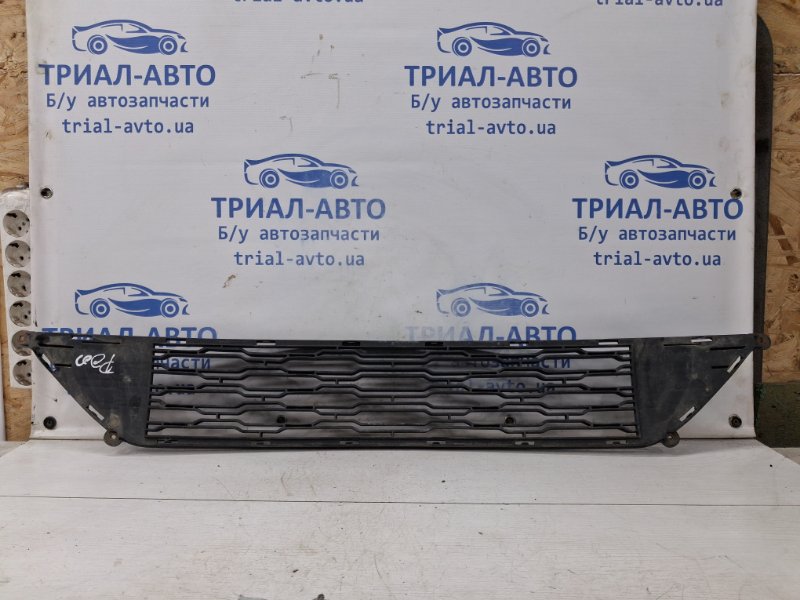Решетка бампера центральная Ceed 2006-2012 ED 1.6 diesel D4FB