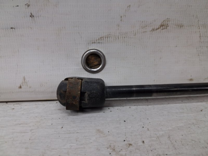 Амортизатор крышки багажника Ceed 2006-2012 ED 1.6 diesel D4FB Амортизатор крышки багажника Ceed 2006-2012 ED 1.6 diesel D4FB