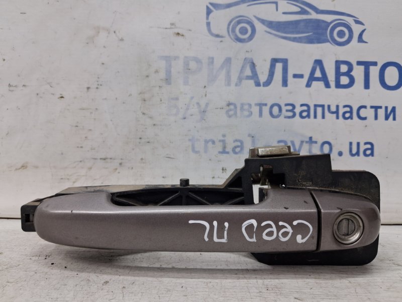 Запчасть ручка двери внешняя передняя левая Kia Ceed 2006-2012 ED 1.6 diesel D4FB 826511H010 Б/У Ручка двери внешняя передняя левая Kia Ceed 2006-2012 ED 1.6 diesel D4FB 826511H010 Б/У