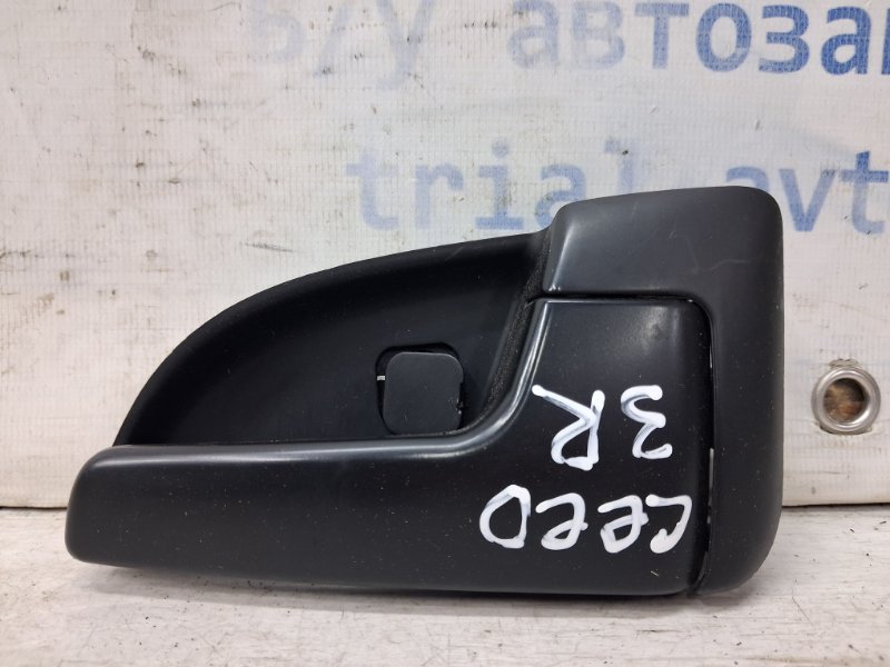 Запчасть ручка двери внутренняя правая Kia Ceed 2006-2012 ED 1.6 diesel D4FB 826201H000EQ Б/У Ручка двери внутренняя правая Kia Ceed 2006-2012 ED 1.6 diesel D4FB 826201H000EQ Б/У