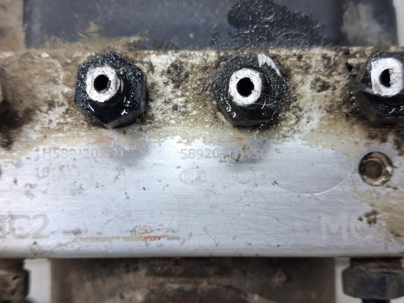 Блок abs Ceed 2006-2012 ED 1.6 diesel D4FB Блок abs Ceed 2006-2012 ED 1.6 diesel D4FB