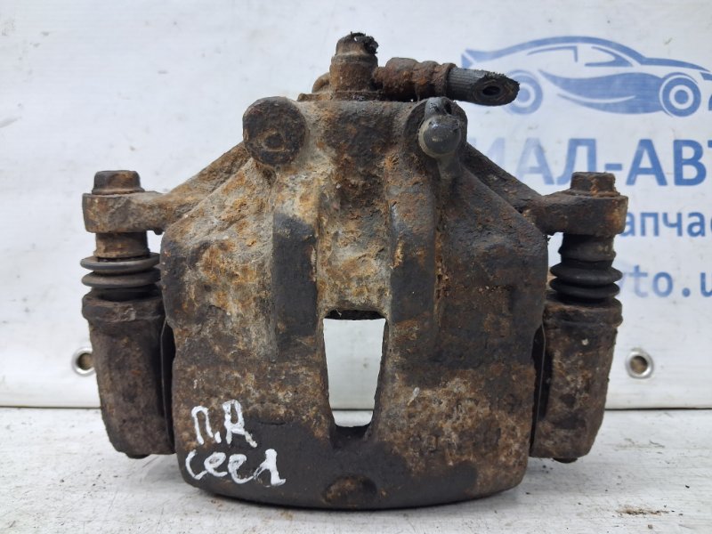 Суппорт передний правый Kia Ceed 2006-2012 ED 1.6 diesel D4FB 581301H000 Б/У