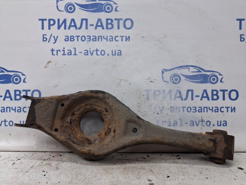 Рычаг задней подвески нижний поперечный (под пружину) Kia Ceed 2006-2012 ED 1.6 diesel D4FB 552101H100 Б/У