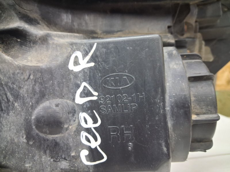Фара правая галоген Рестайлинг Ceed 2006-2012 ED 1.6 diesel D4FB